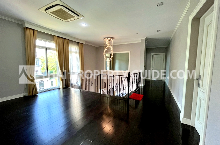 House with Shared Pool in Bangnatrad : Nantawan Bangna Km.7 